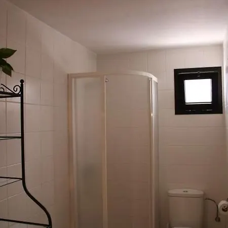 Sleeps 4 Wifi Holiday home Famara