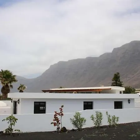 Sleeps 4 Wifi Famara