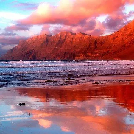 Holiday home Sleeps 4 Wifi Famara