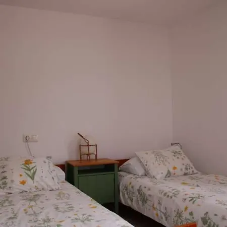 Sleeps 4 Wifi Holiday home Famara
